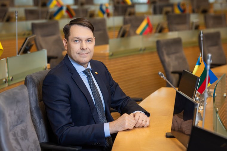 Darbo kodekso dviprasmybės siunčia jaunimą ant atsarginių suolelio