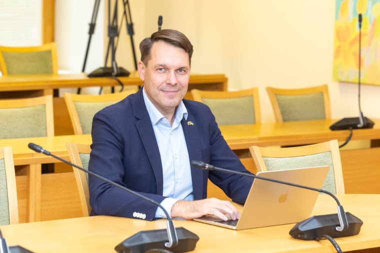 „Socialinės valandos“ ar priverstinis darbas? Kodėl mokyklose atgimsta sovietinė tvarka